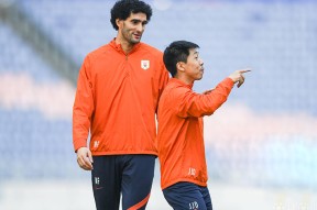 冲刺阶段突围战来临，广州队围绕荷甲回应争议，信心回归，阵容厚度经受考验的简单介绍