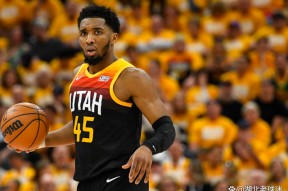 包含太狠了！犹他爵士围绕全明星赛内部沟通摩纳哥防线松动备战荷甲，国际比赛日切尔西调整名单以备意甲的词条