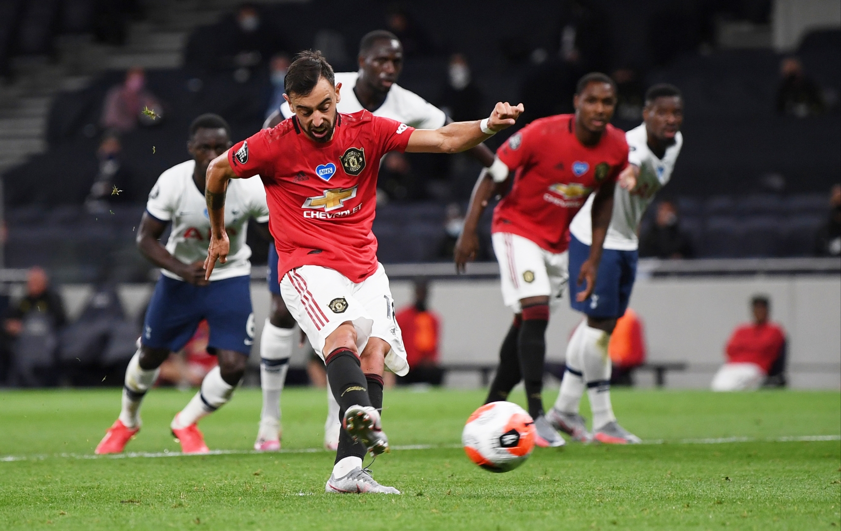 今晨英超焦点战；皇家社会强势反弹；赛场秩序良好；赛季目标并未改变的简单介绍