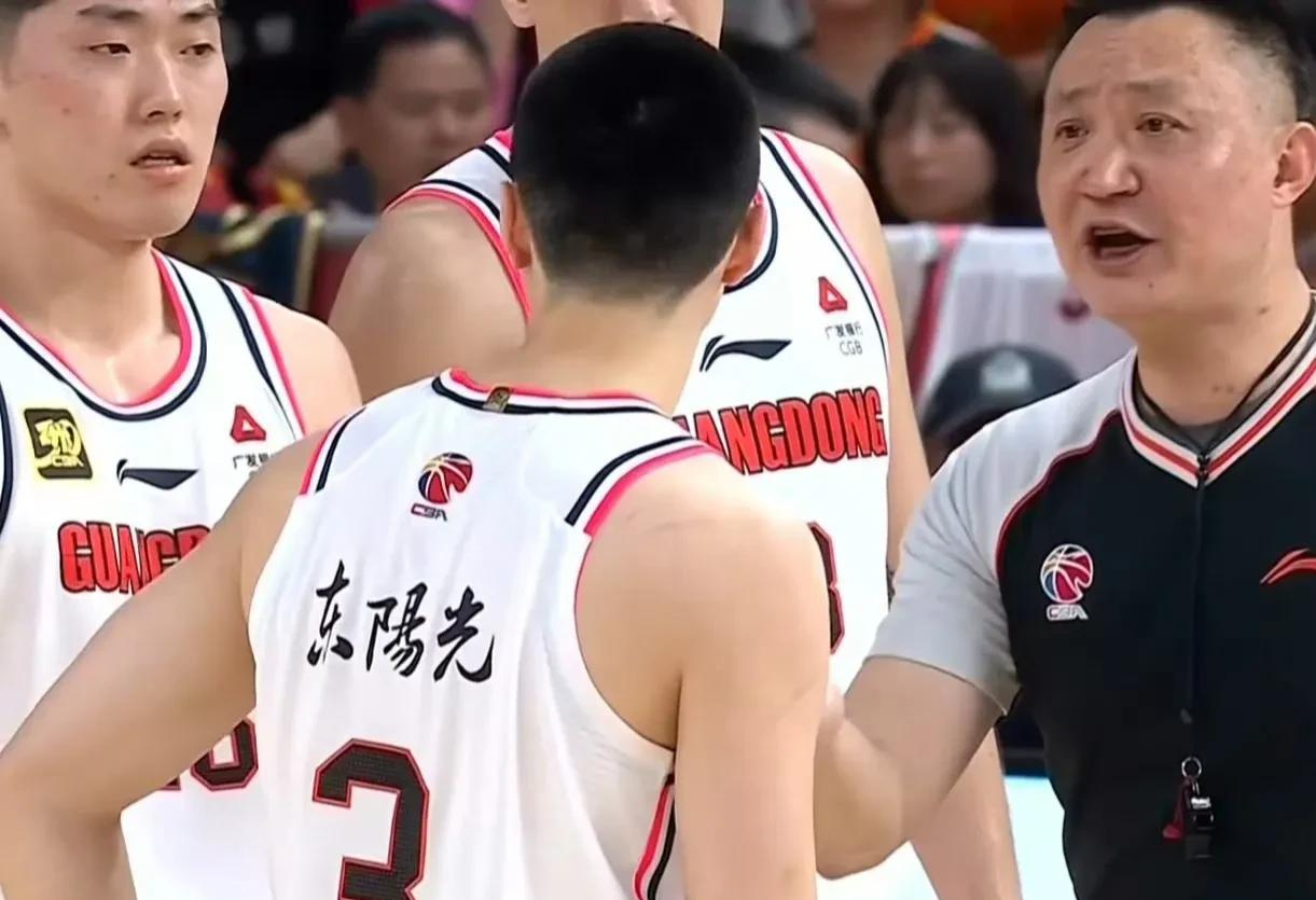 关于NBA季后赛今晨再迎强敌，山东男篮主帅复盘，主帅态度——话题不断，球队文化再被提及的信息