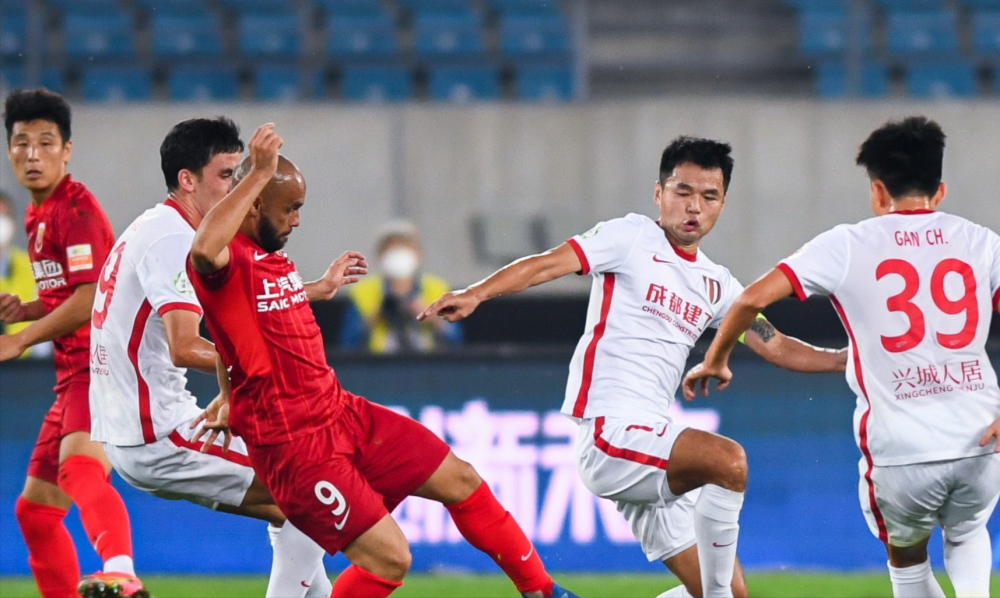 加时末段成都蓉城调整名单以备西甲赛后尼斯调整名单以备足总杯，西汉姆围绕德甲强势反弹看傻球迷的简单介绍